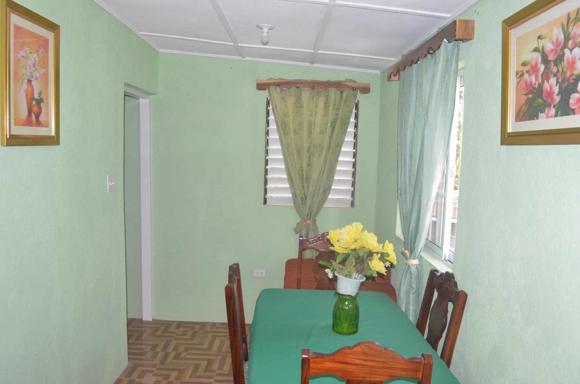 Little Shaw Park Guest House أوشو ريوس المظهر الخارجي الصورة