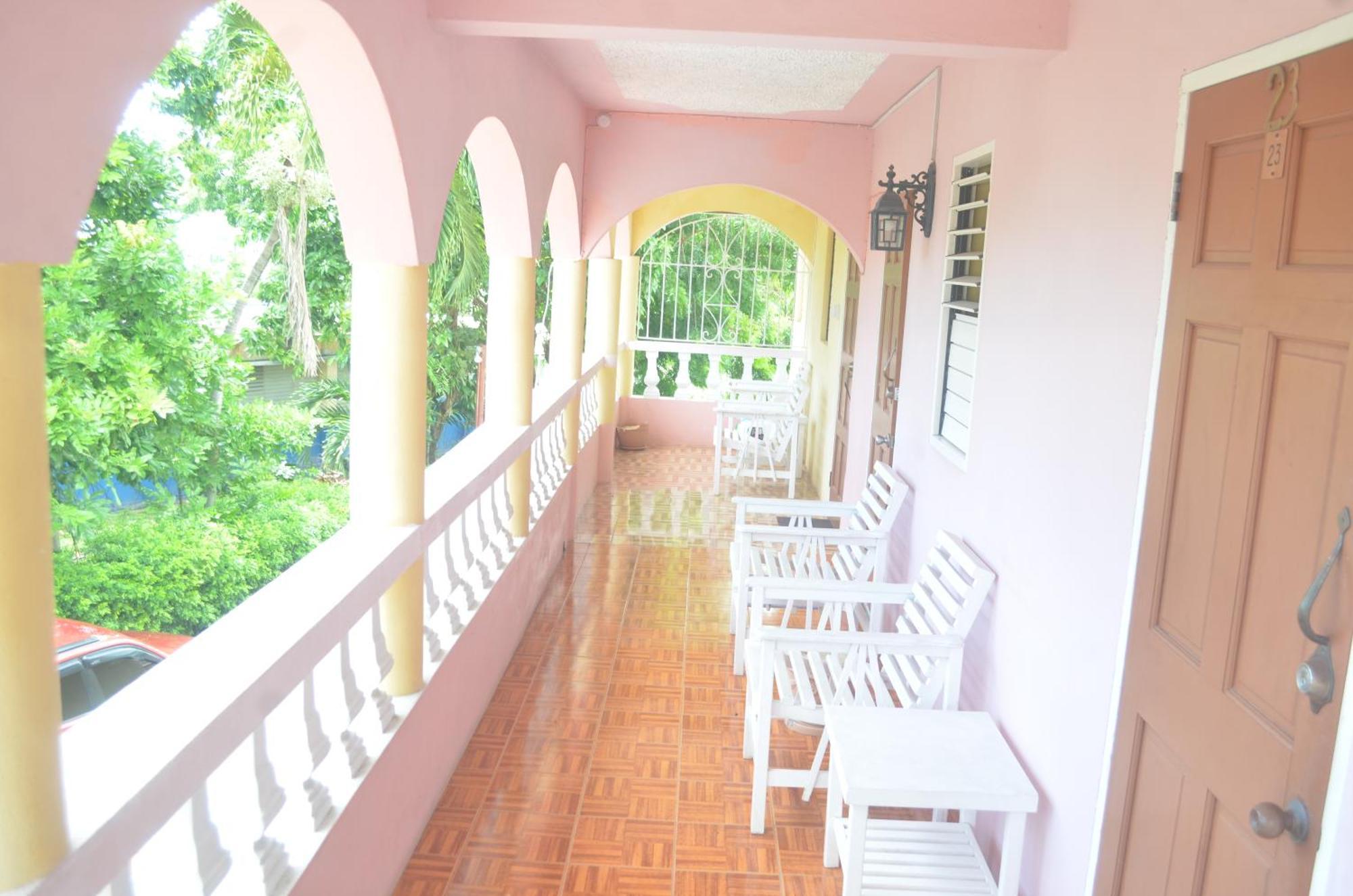 Little Shaw Park Guest House أوشو ريوس المظهر الخارجي الصورة